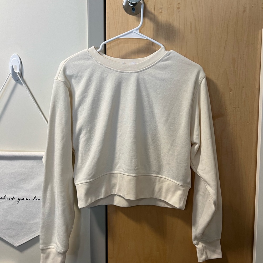 Long sleeve crop crew neck
